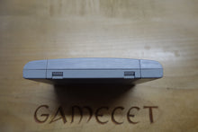 Laden Sie das Bild in den Galerie-Viewer, FIFA Soccer 96