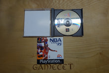 Laden Sie das Bild in den Galerie-Viewer, NBA Live 98
